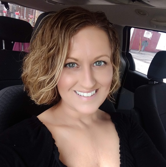 Meet your Posher, Idena - Picture 3 of 4